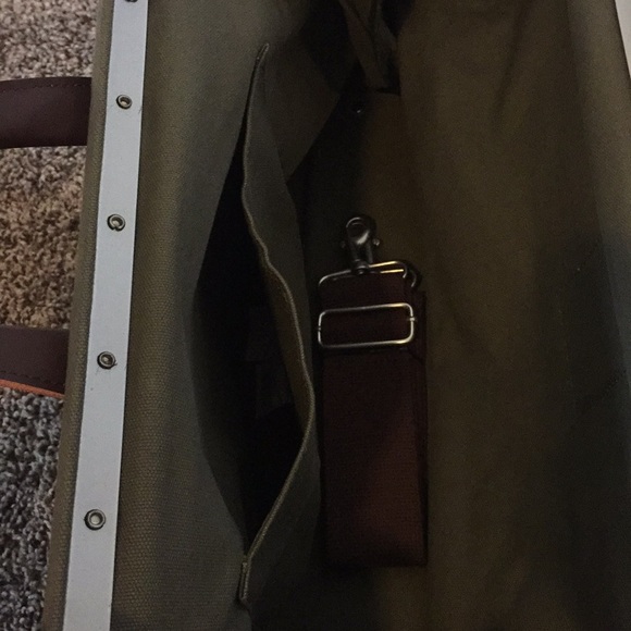 HIGH QUALITY DUFFEL BAG - Picture 4 of 5